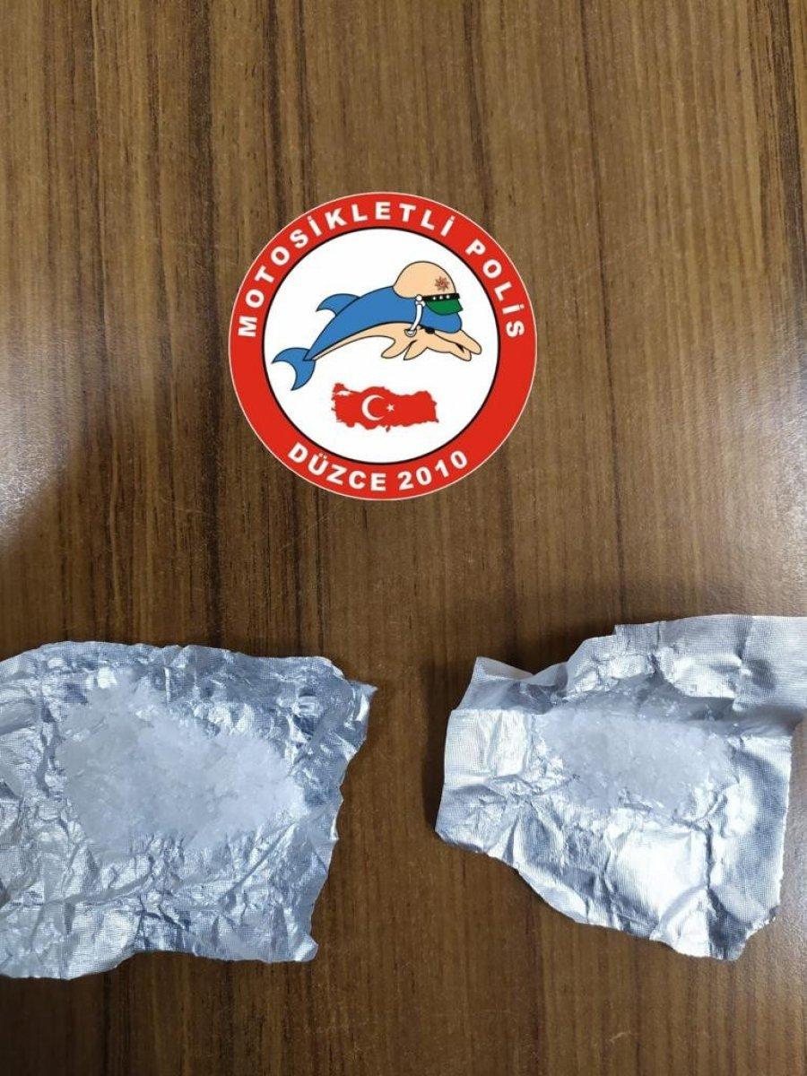 Düzce'de polisten şok uygulama