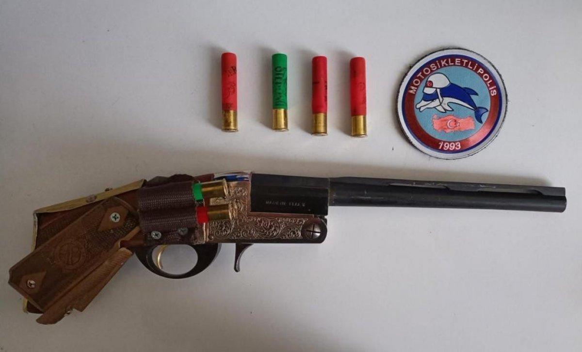 Düzce'de polisten şok uygulama