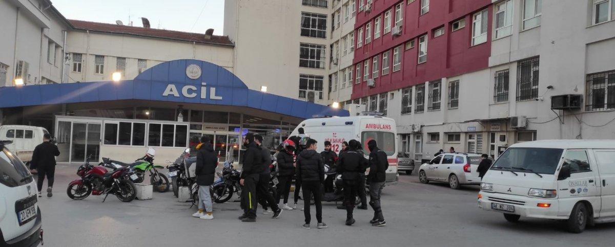 Denizli'de makas atan otomobilin çarptığı motosikletli kurtarılamadı