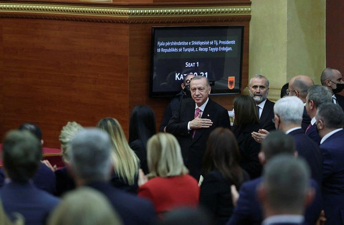 Cumhurbaşkanı Erdoğan Arnavutluk meclisinde FETÖ'ye karşı uyardı