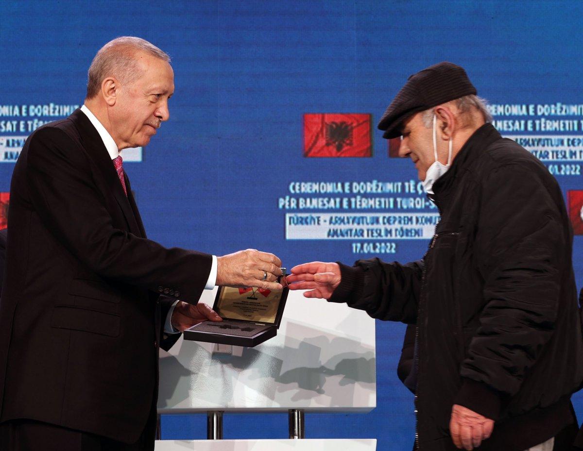 Cumhurbaşkanı Erdoğan, Arnavutluk'ta deprem konutlarını teslim etti