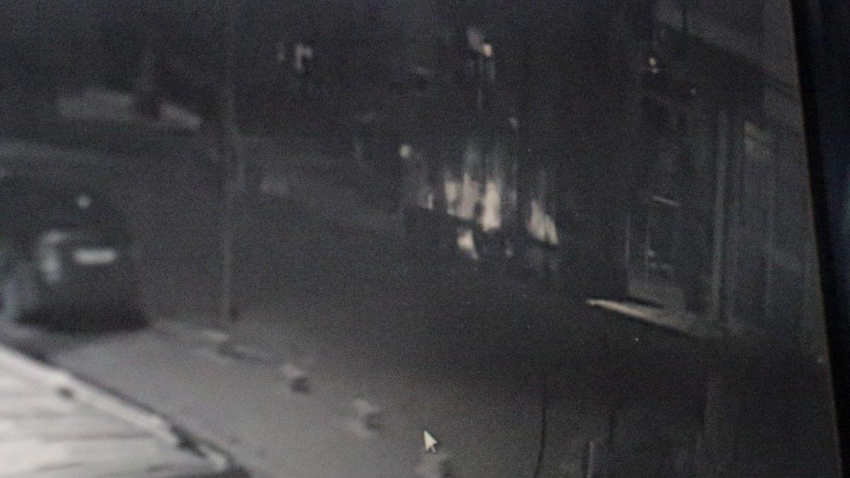 Denizli'de, ısınmak için yakılan ateş parka sıçradı