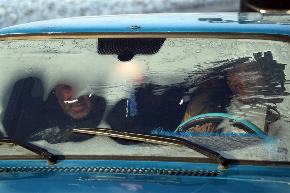 Ağrı'da soğuk hava ve kar yağışı etkili oluyor