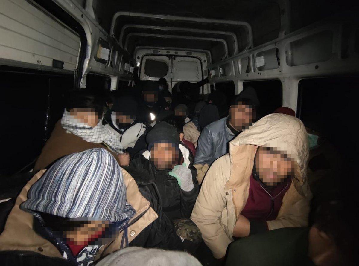 Van'da kaçak göçmen çamaşır makinesinin arkasında yakalandı