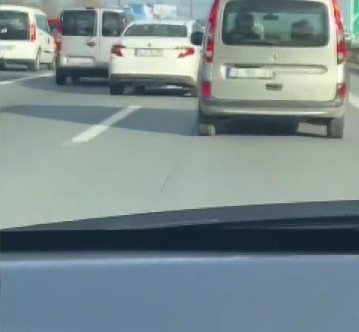 İstanbul'da makas atan sürücü kamerada