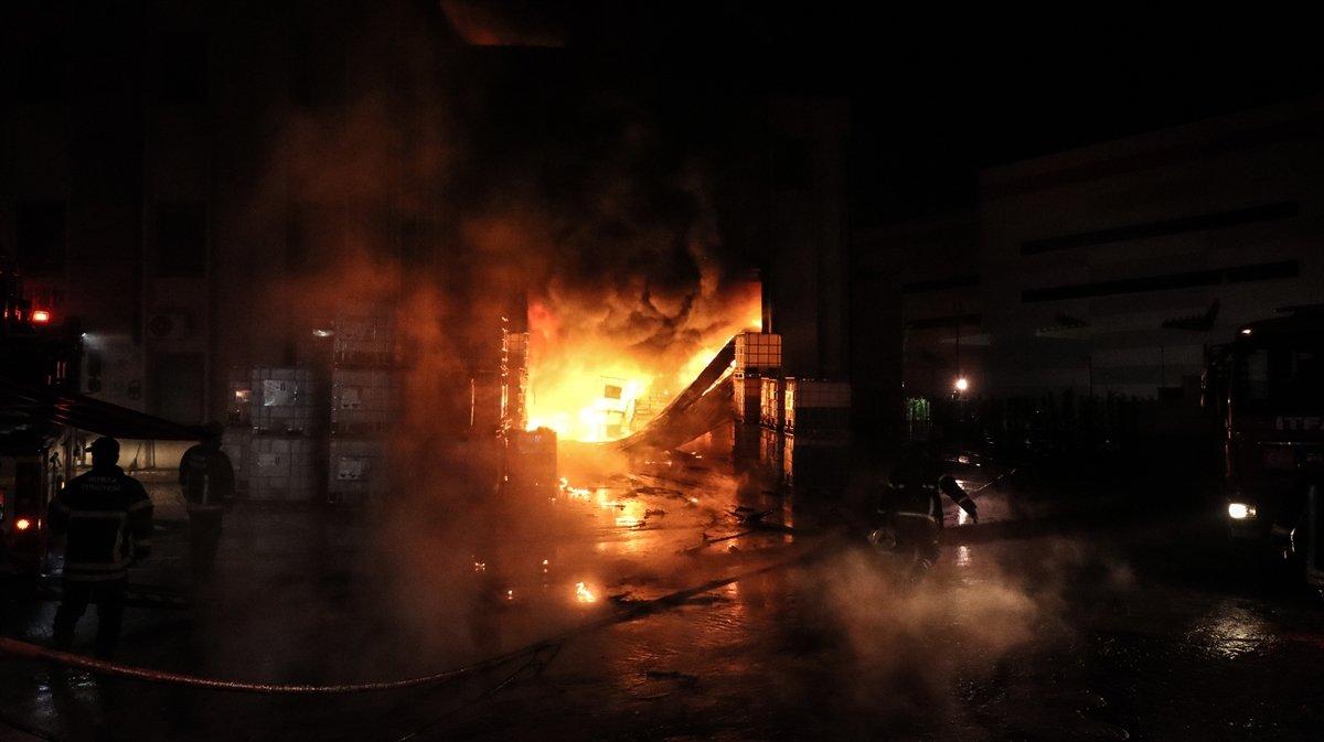Bursa'da kimya fabrikasında yangın