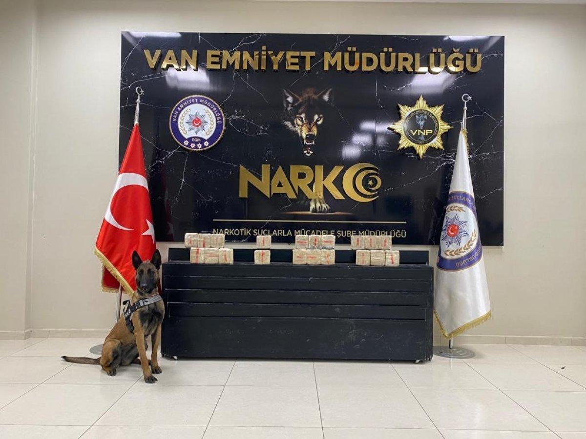 Van’da polis, uyuşturucuyu peynir bidonunda buldu