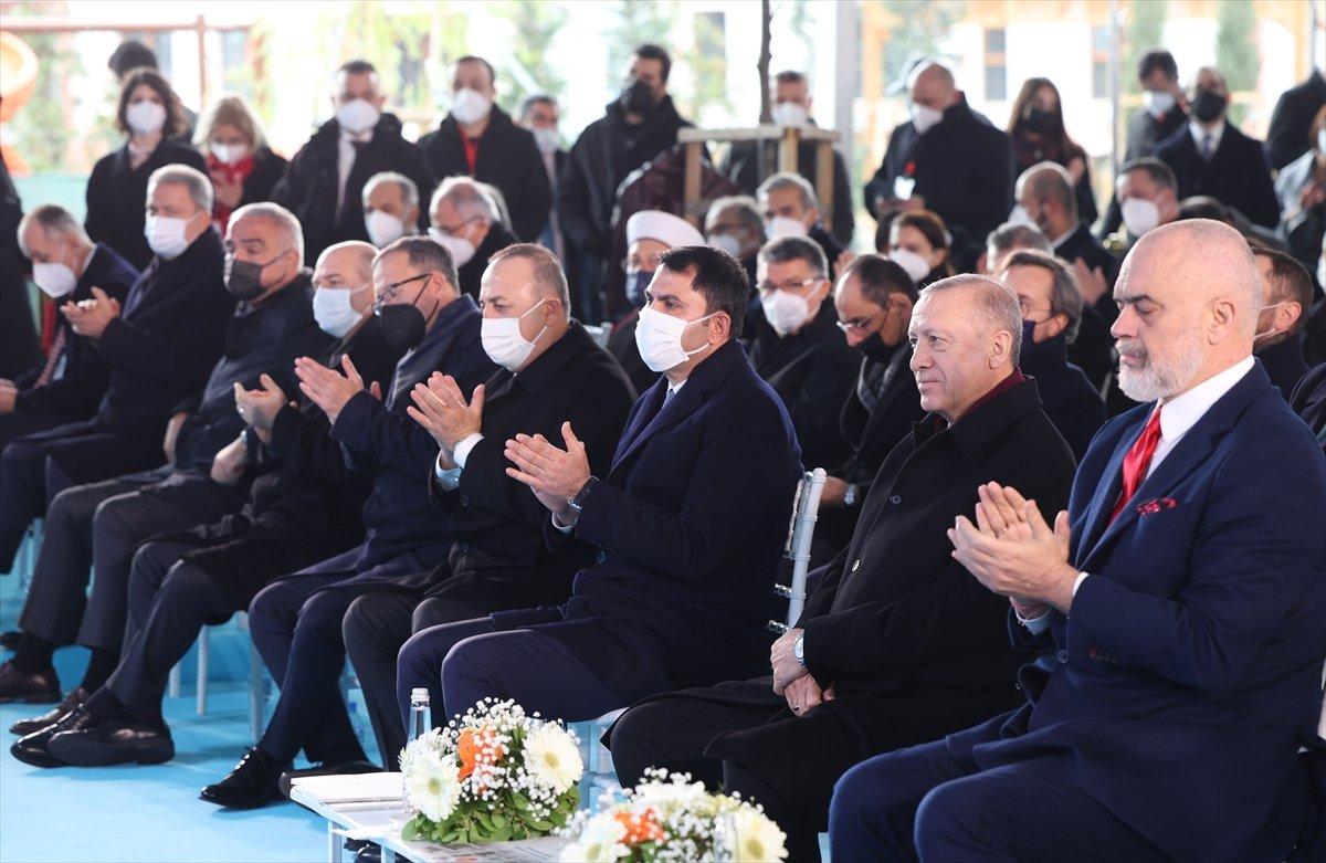 Cumhurbaşkanı Erdoğan, Arnavutluk'ta deprem konutlarını teslim etti