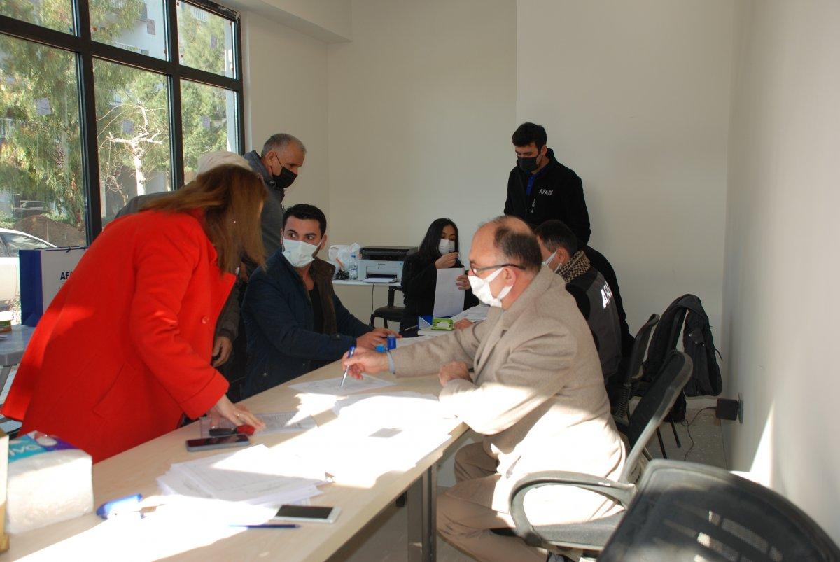 İzmir'de deprem konutları hak sahiplerine teslim ediliyor