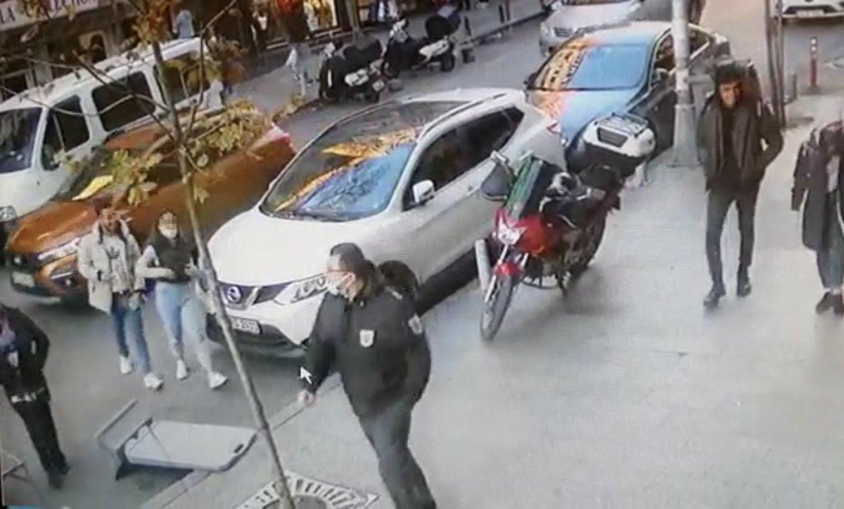 Kağıthane'de, sever gibi yapıp 3 bin dolarlık köpeği çaldılar