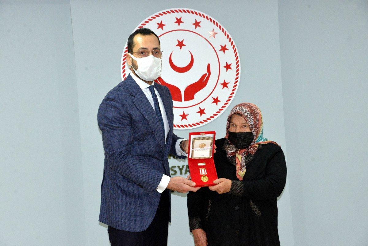 Kıbrıs gazisinin madalyası vefat ettikten 30 yıl sonra verildi