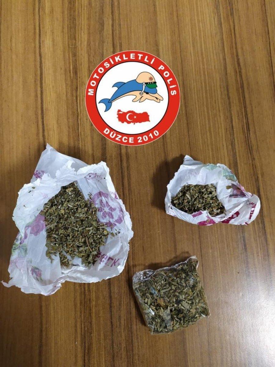 Düzce'de polisten şok uygulama