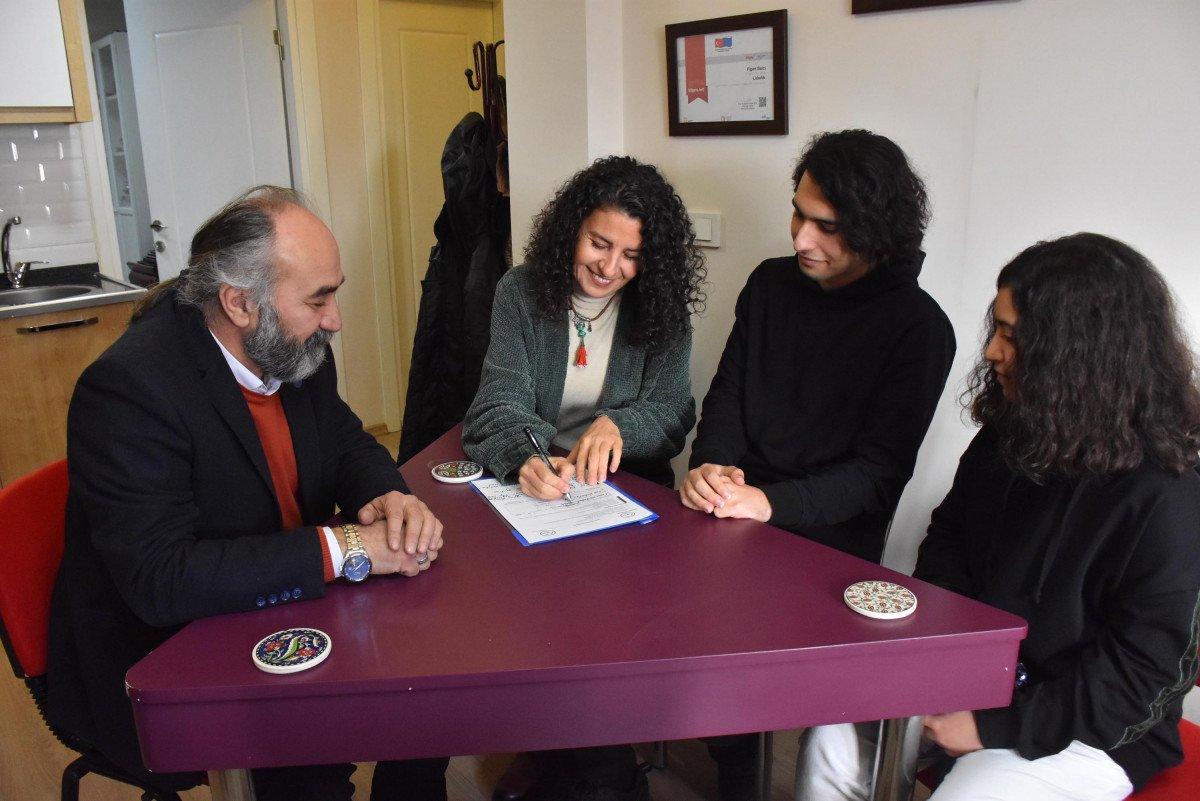 İzmir'de çocukların telefon bağımlılığı arabulucuyla çözüldü