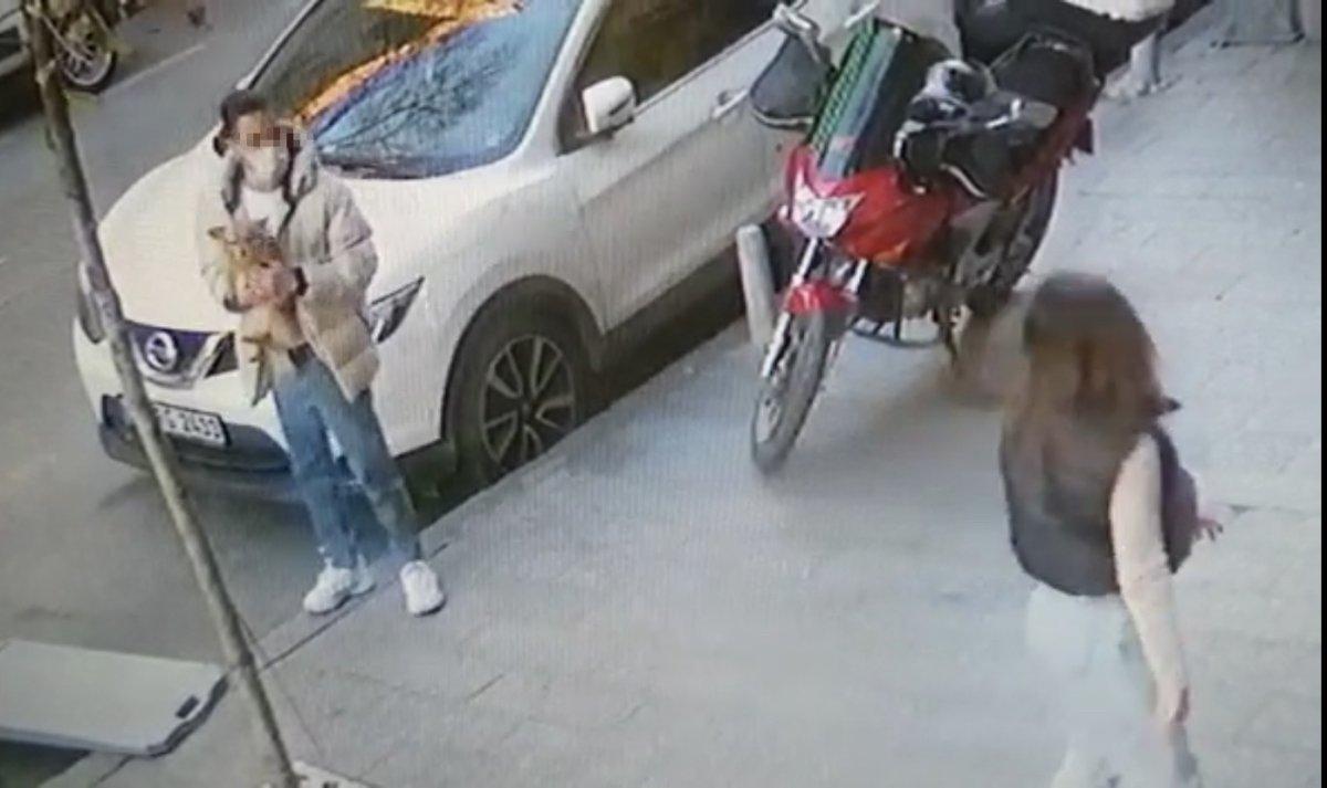 Kağıthane'de, sever gibi yapıp 3 bin dolarlık köpeği çaldılar