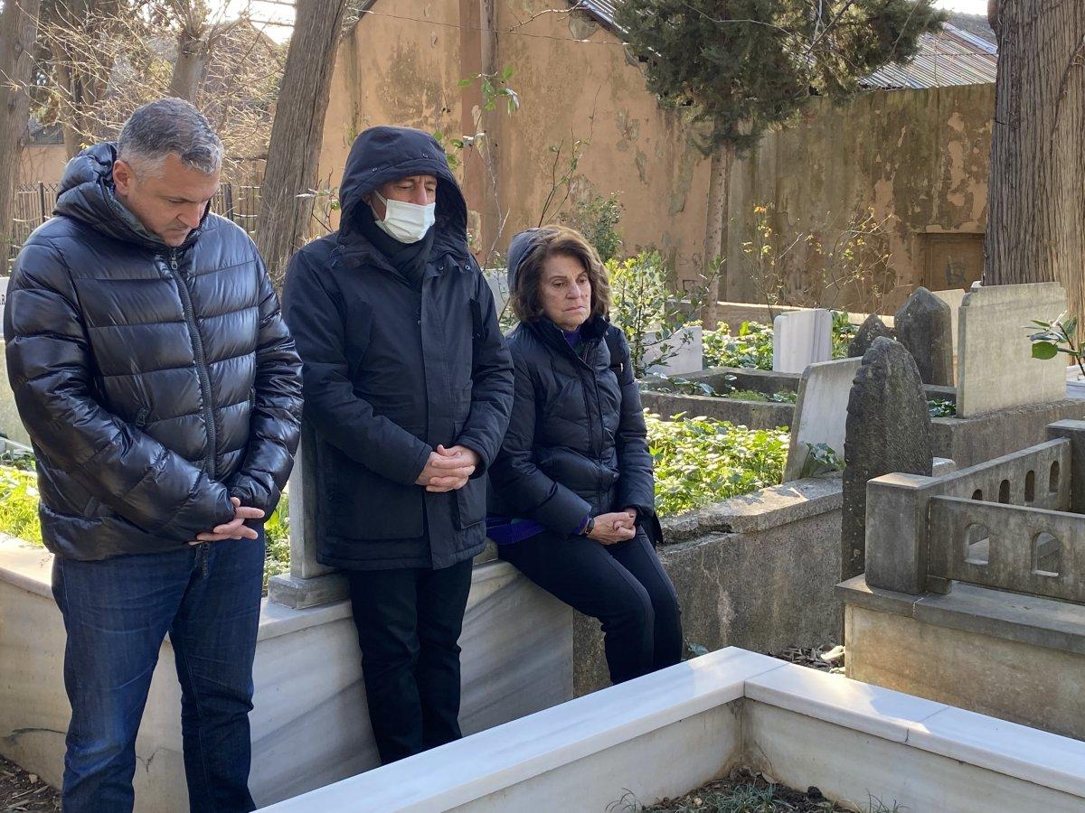 Mehmet Ali Birand, mezarı başında anıldı