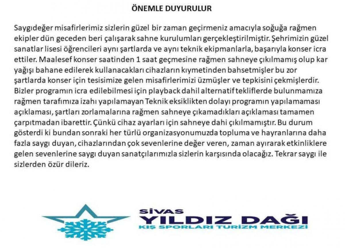 Manuş Baba soğuğu bahane edip, sahneye çıkmadı