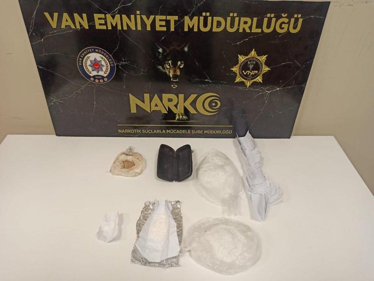 Van’da polis, uyuşturucuyu peynir bidonunda buldu
