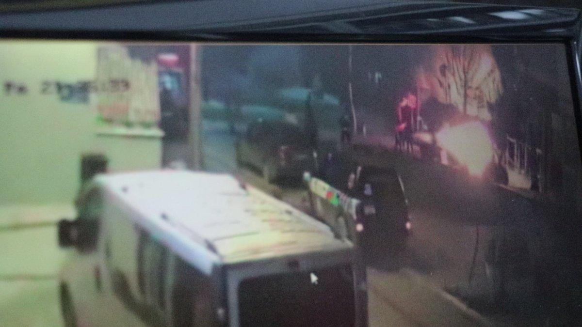 Denizli'de, ısınmak için yakılan ateş parka sıçradı