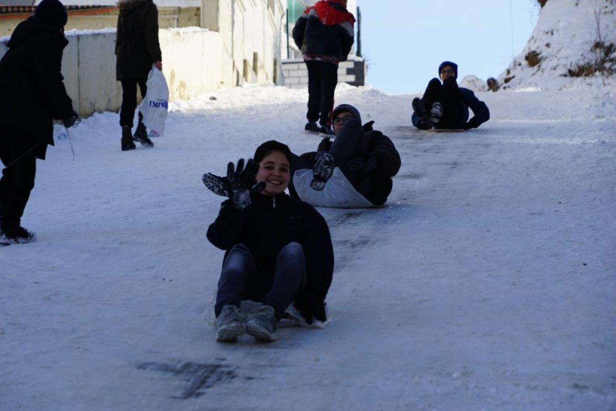 Kastamonu'da kepçe operatörüne 'karı temizleme' diyen çocuklara kayak merkezi sözü