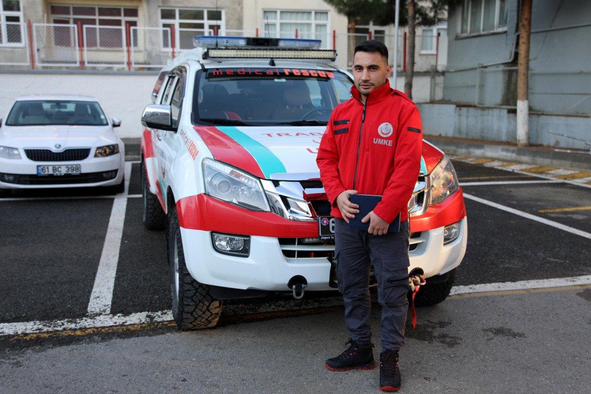 Trabzon'da hasta çocuğu sırtında taşıyan hemşire