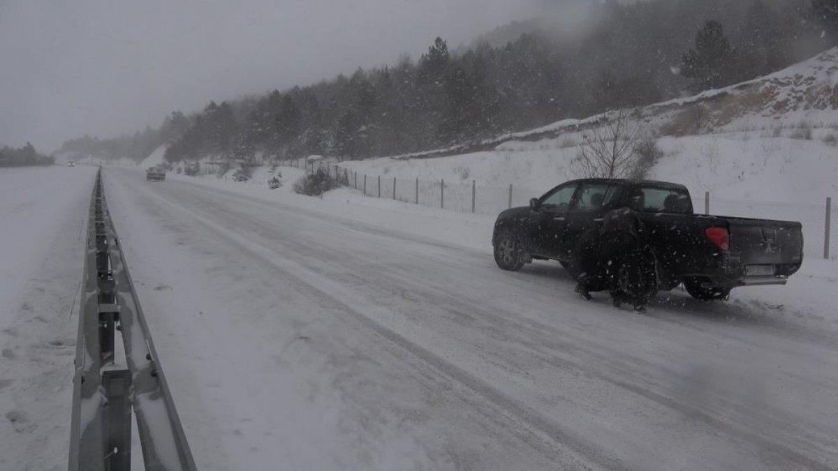 Kastamonu'da kar kalınlığı 60 santimetreyi geçti