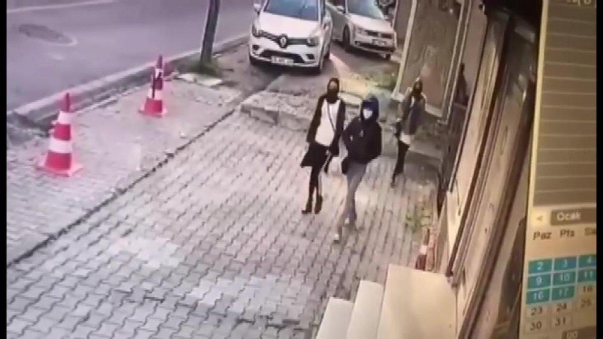 Ümraniye'de pişkin hırsızlar, ev sahibi evdeyken içeri girmeye çalıştı