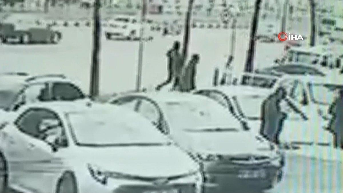 Beylikdüzü’ndeki banka önünde 100 bin dolar çaldılar