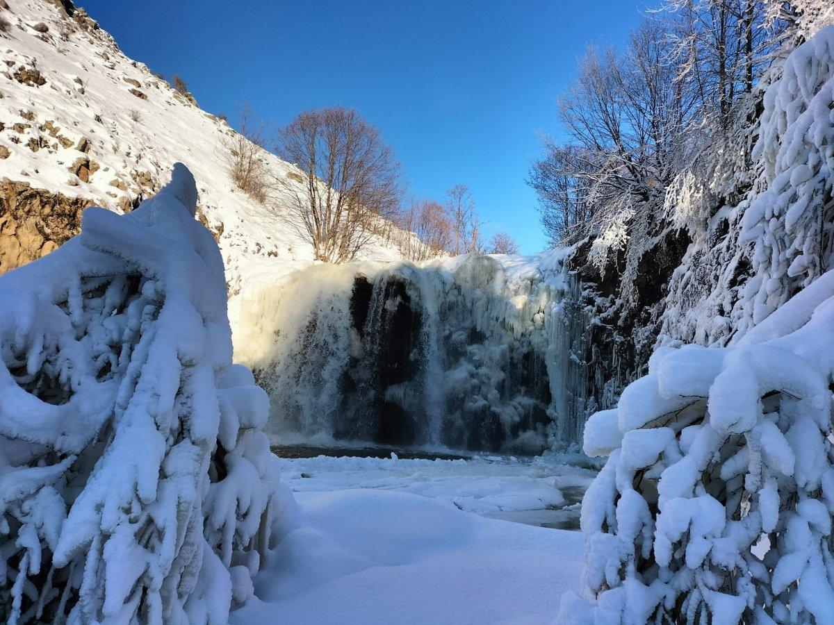 Ordu’da şelale buz tuttu