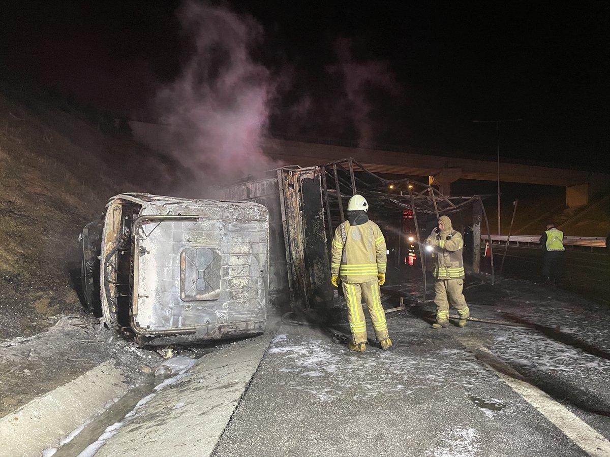 Kuzey Marmara otoyolunda kamyon alev aldı: 1 ölü