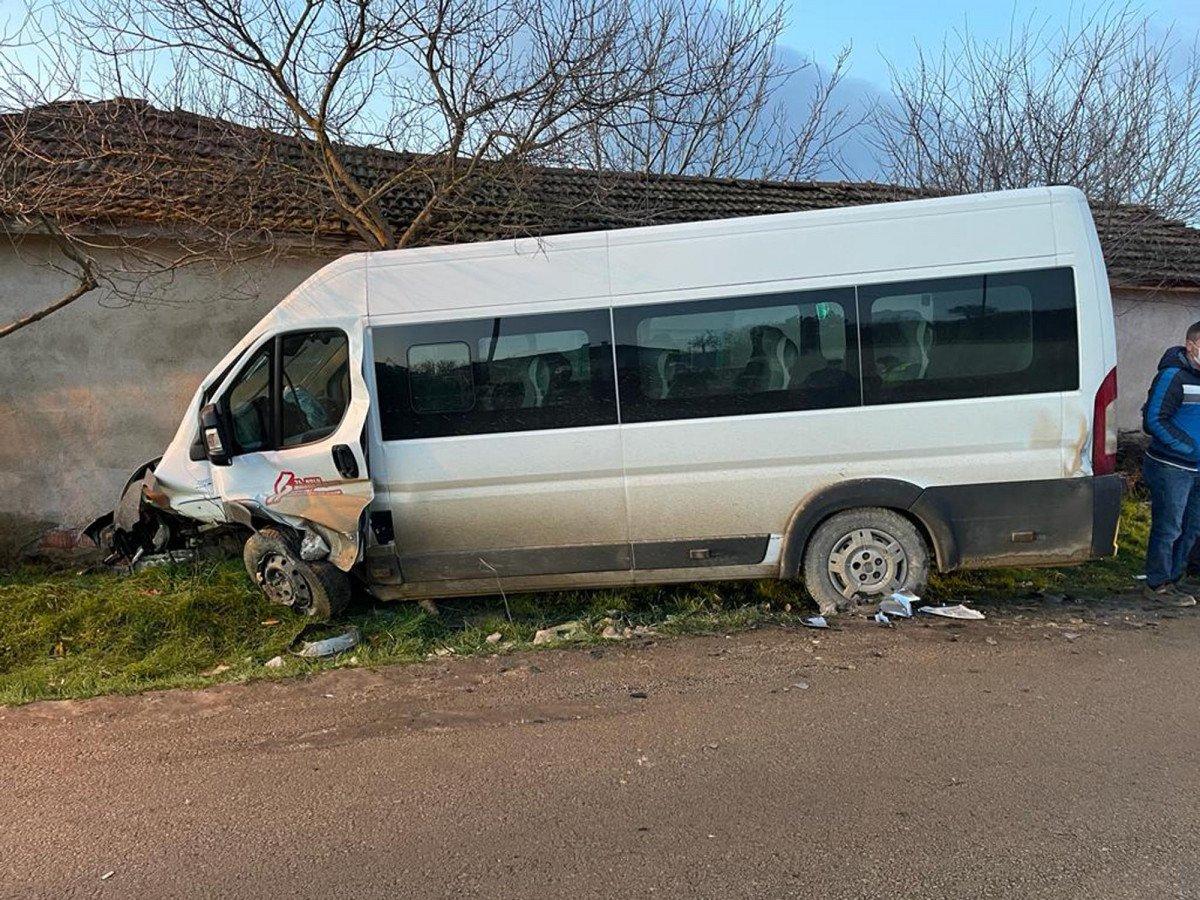 Tekirdağ'da minibüs ile otomobil çarpıştı: 15 yaralı