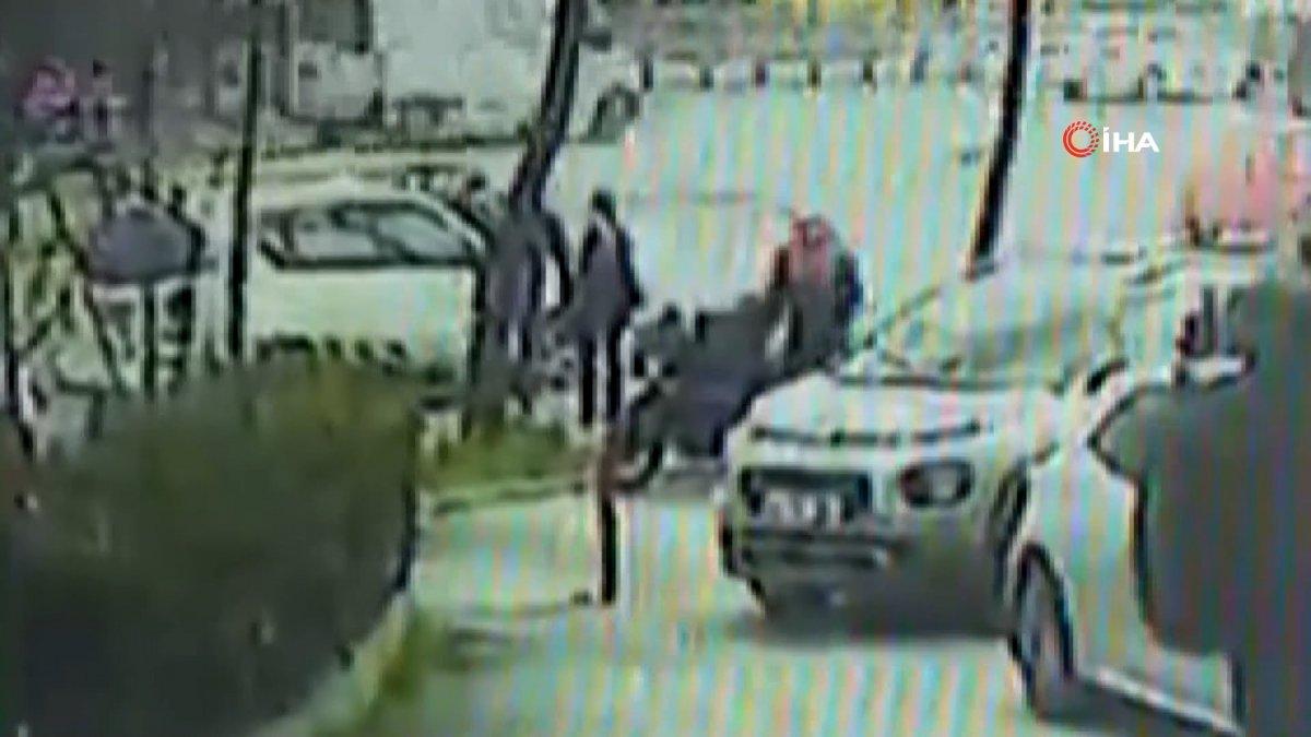 Beylikdüzü’ndeki banka önünde 100 bin dolar çaldılar