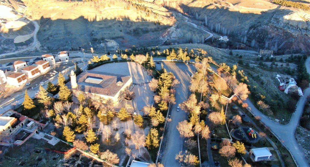 Elazığ'da kışa rağmen bahar havası yaşanıyor