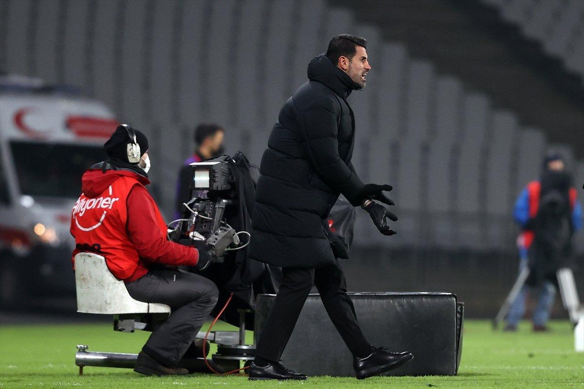 Volkan Demirel kırmızı kart gördü