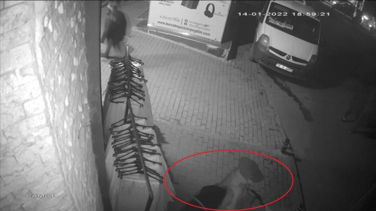 Bursa’da bebek arabalı hırsızlar kamerada