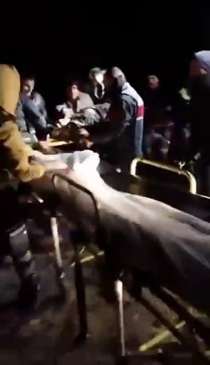 Sakarya'da otomobil kanala düştü: 3 yaralı