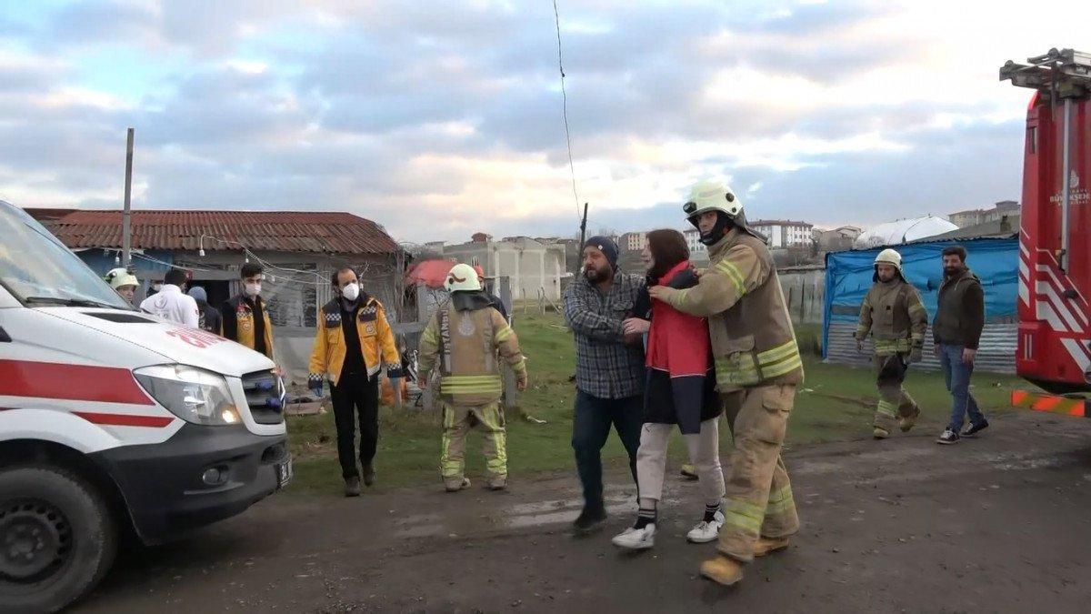 Arnavutköy’de soba ateşi parladı: 2 yaralı