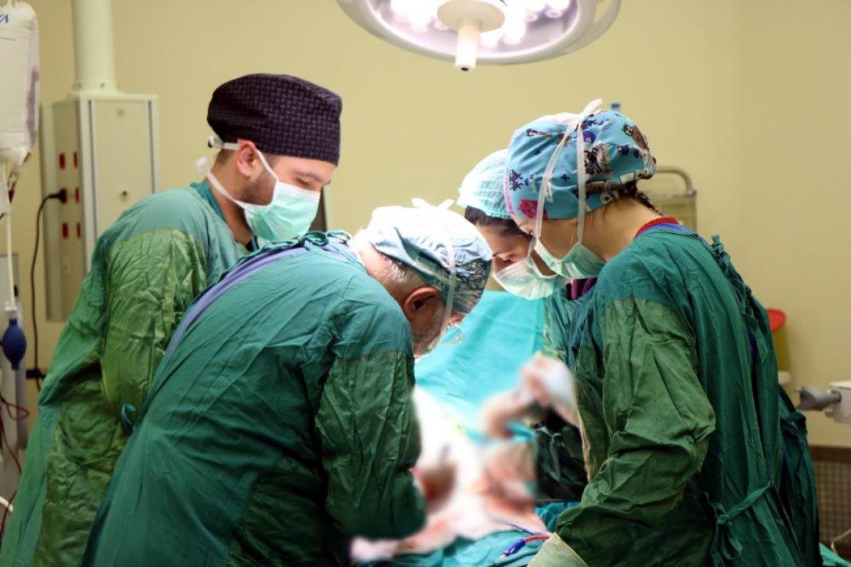 Samsun’da, kadının karnından 10 kilo 470 gram kitle çıkarıldı
