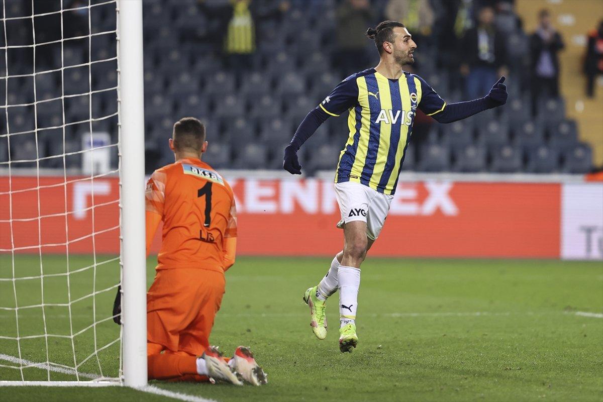 Fenerbahçe Altay'ı 2 golle geçti