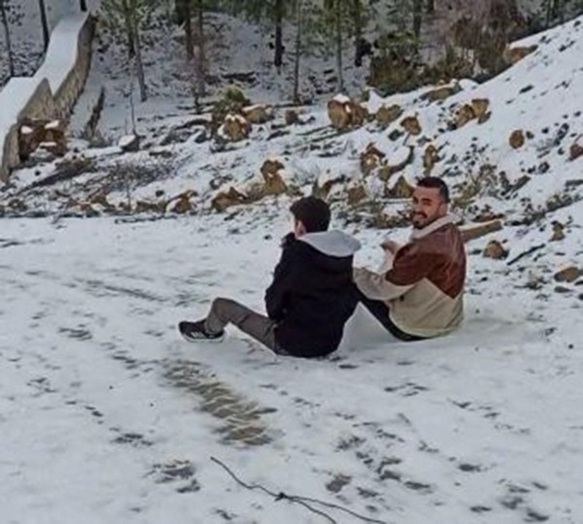 Burdur'da poşetle kayarken kanala düştü