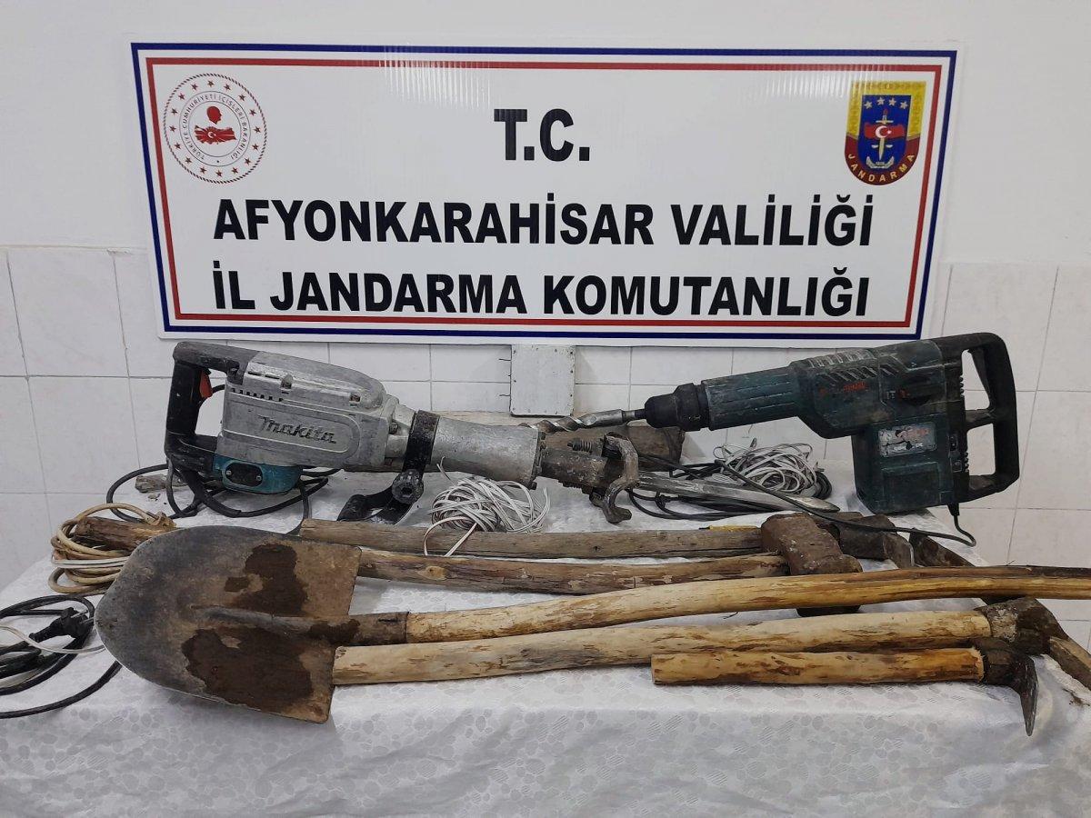 Afyonkarahisar'da define avcıları suçüstü yakalandı