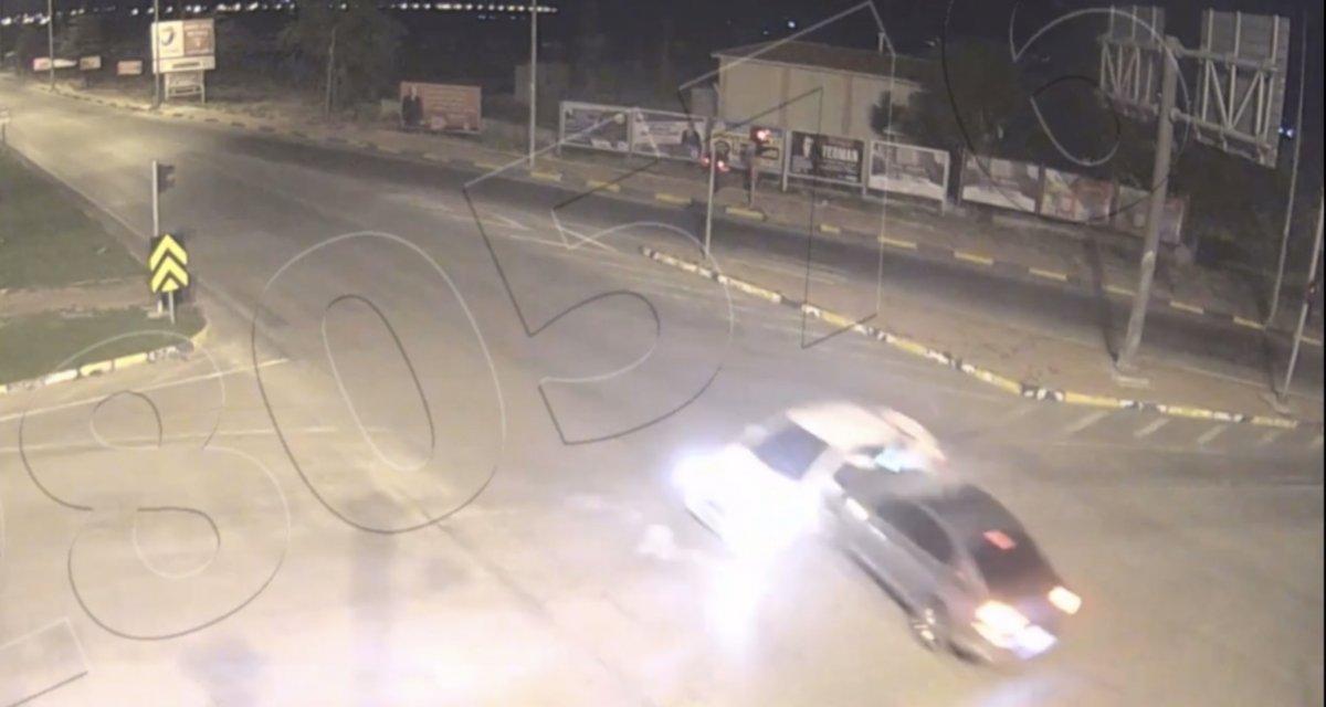 Isparta'daki uzman çavuşun hayatını kaybettiği kaza kamerada