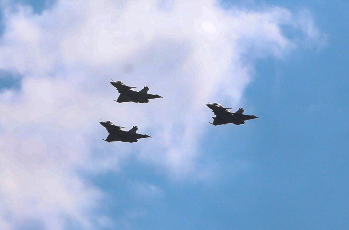 Fransız yapımı Rafale uçakları Yunanistan'da