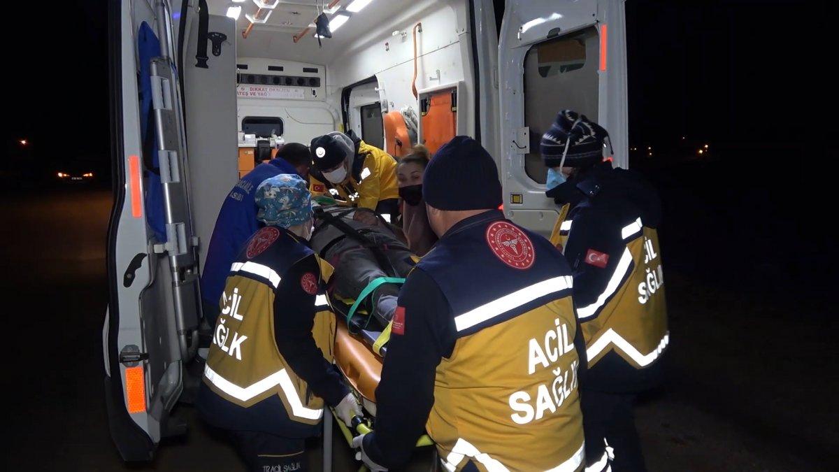 Kırıkkale'de ticari araç ile otomobil çarpıştı: 2 yaralı