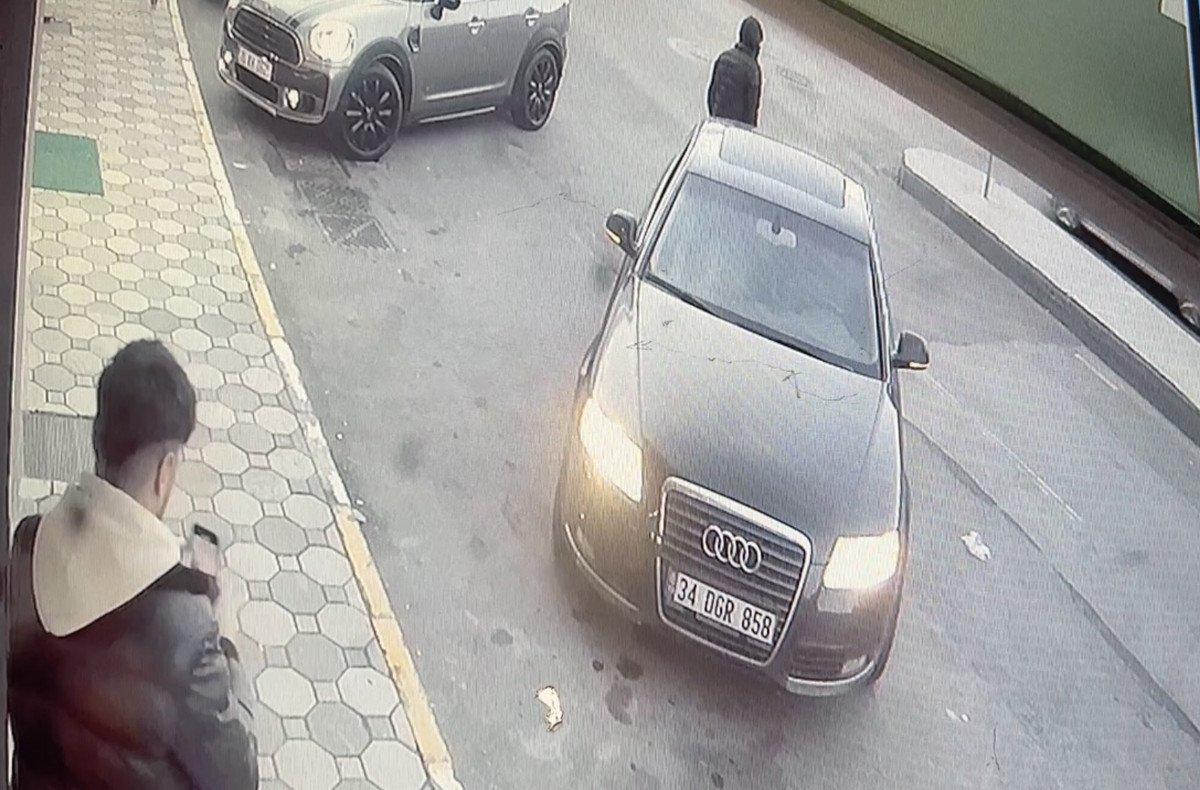 Pendik'te marketin önünde bıraktığı aracı çalındı