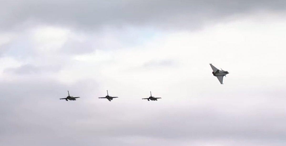 Fransız yapımı Rafale uçakları Yunanistan'da