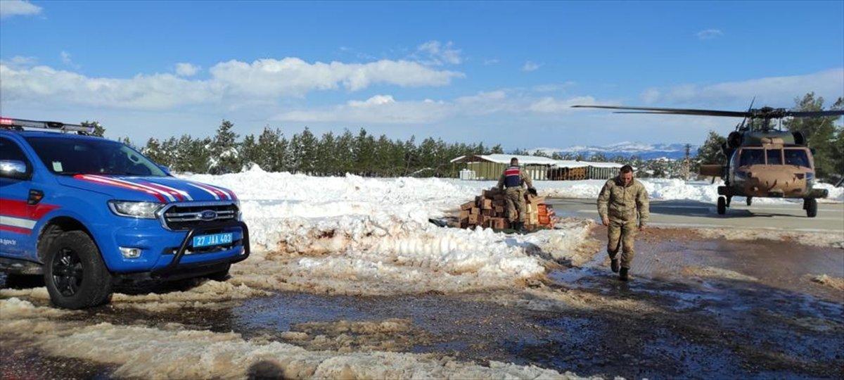 TAG otoyolundaki vatandaşlara yiyecek ulaştırıldı