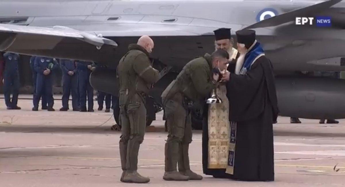 Yunanistan yeni aldığı savaş uçaklarını kutsadı