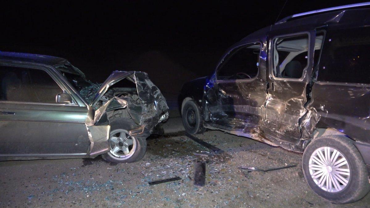 Kırıkkale'de ticari araç ile otomobil çarpıştı: 2 yaralı