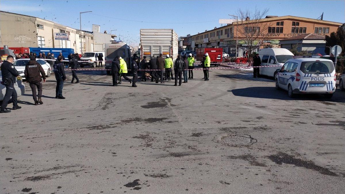 Konya'da tırın altında kalan yaşlı adam hayatını kaybetti