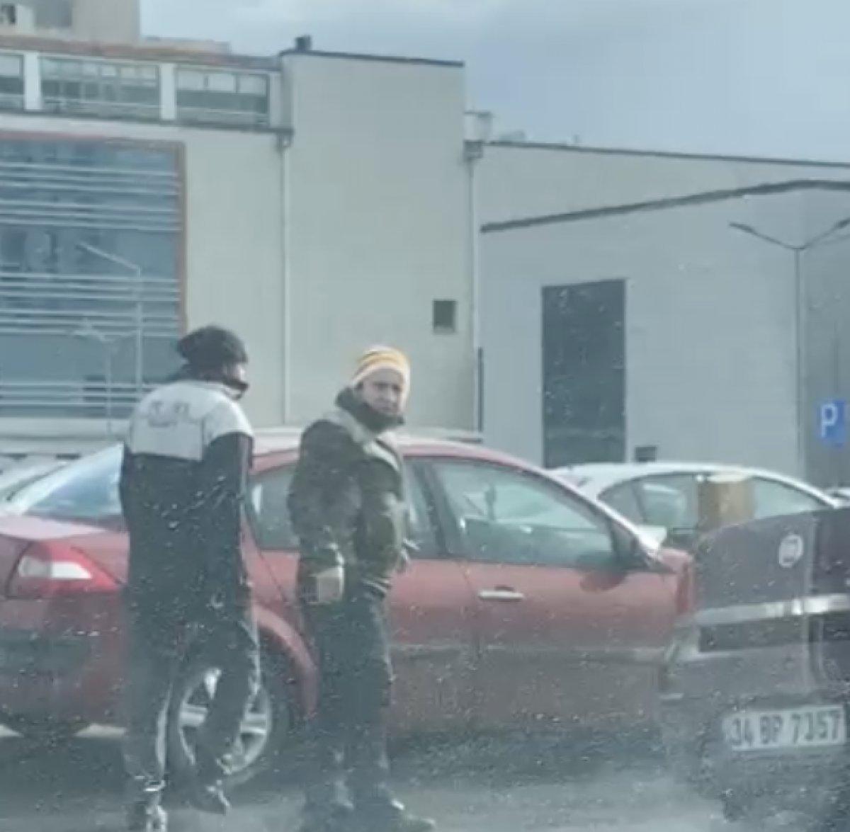 Sakarya'da hastane otoparkında bıçaklı tartışma